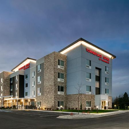 Towneplace Suites By Marriott Oconomowoc Bagian luar foto