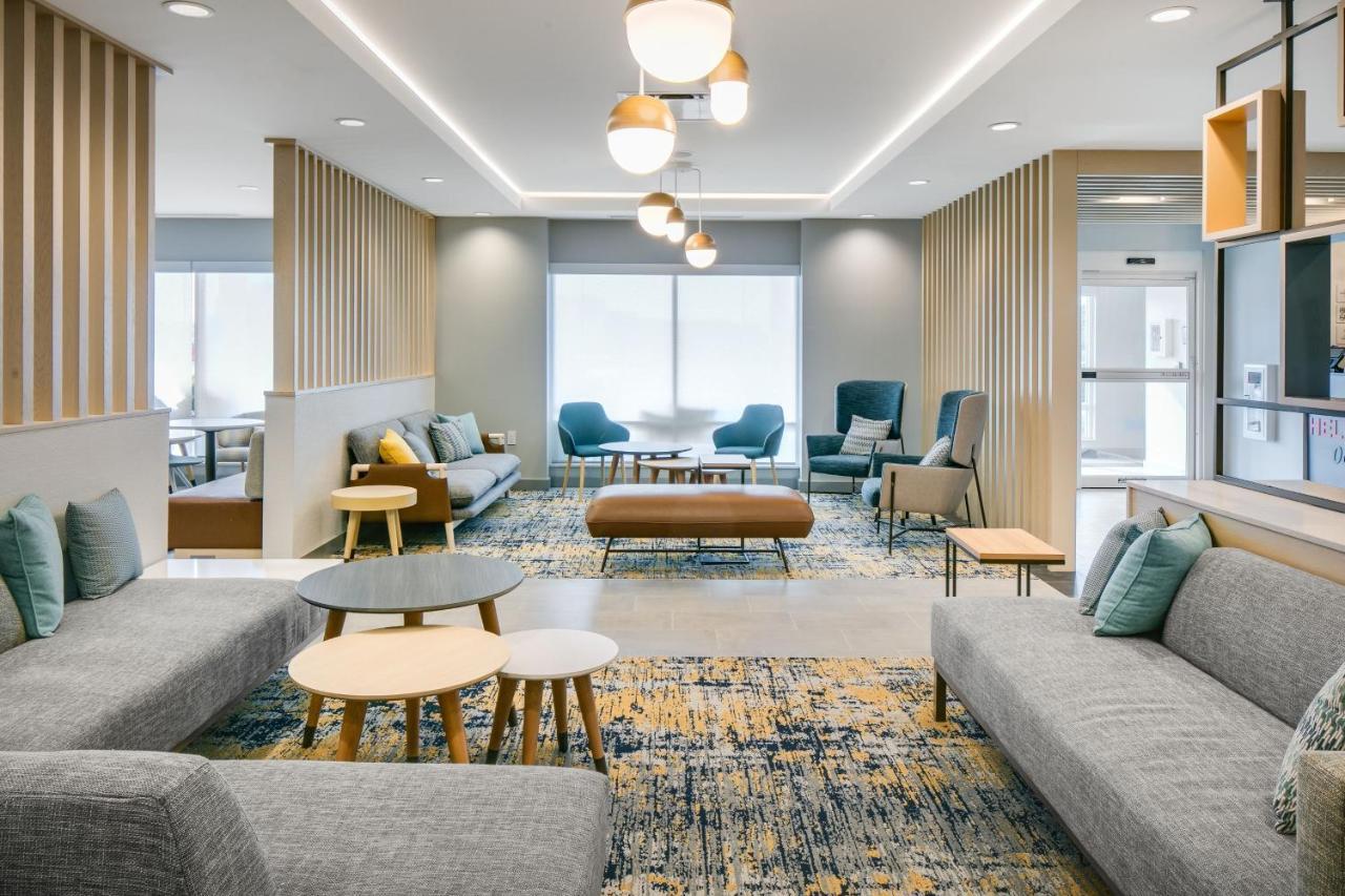 Towneplace Suites By Marriott Oconomowoc Bagian luar foto