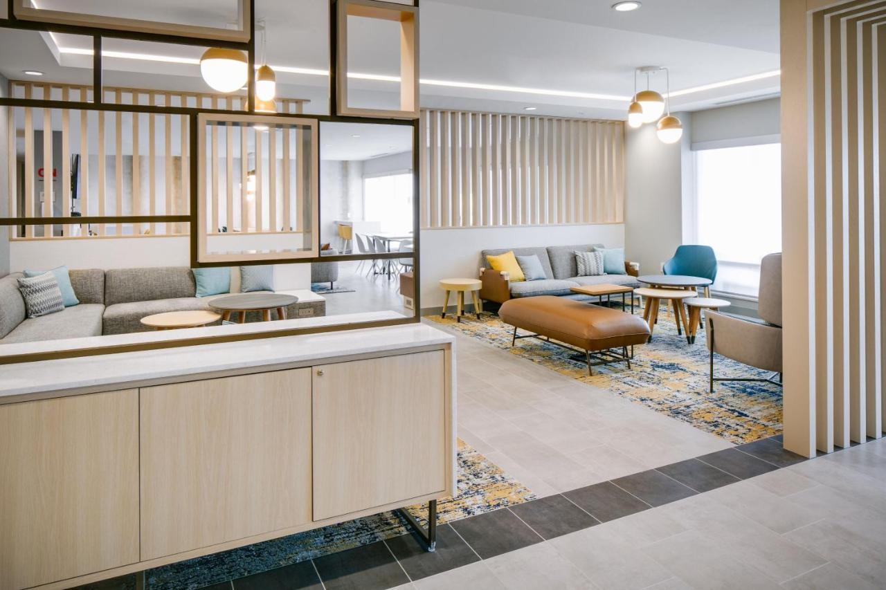 Towneplace Suites By Marriott Oconomowoc Bagian luar foto