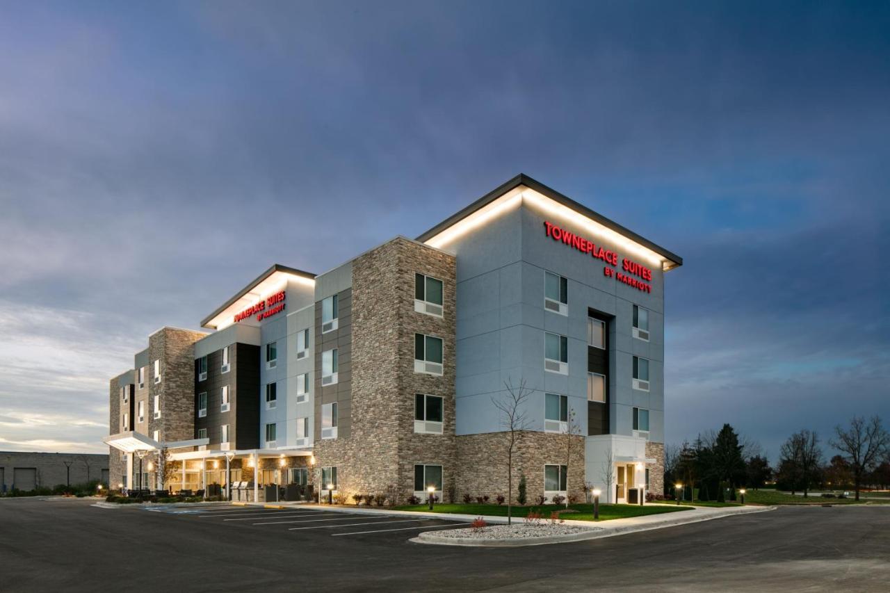 Towneplace Suites By Marriott Oconomowoc Bagian luar foto