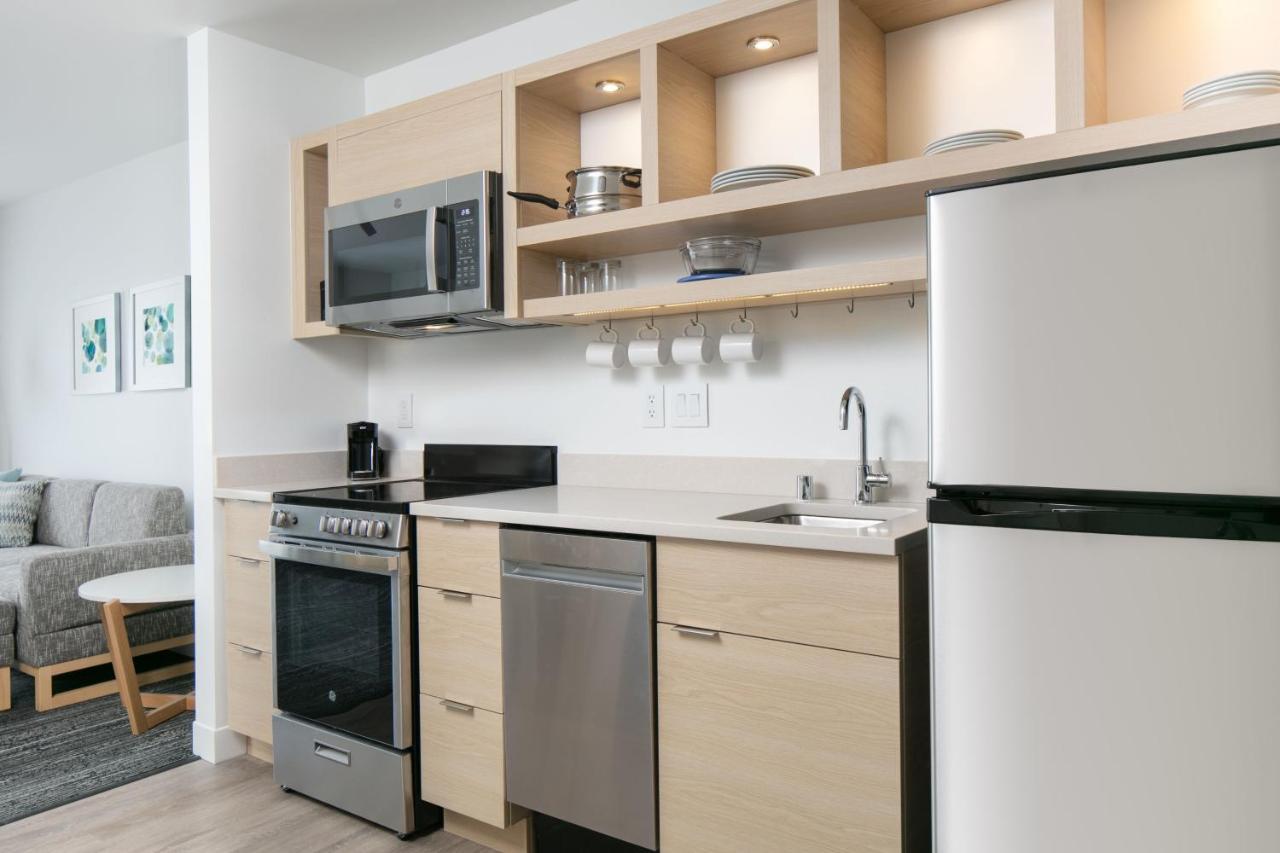 Towneplace Suites By Marriott Oconomowoc Bagian luar foto