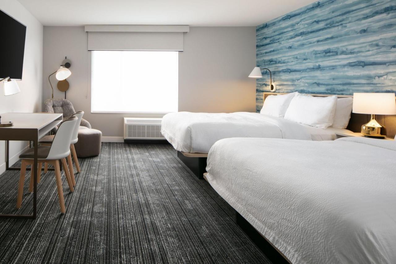 Towneplace Suites By Marriott Oconomowoc Bagian luar foto