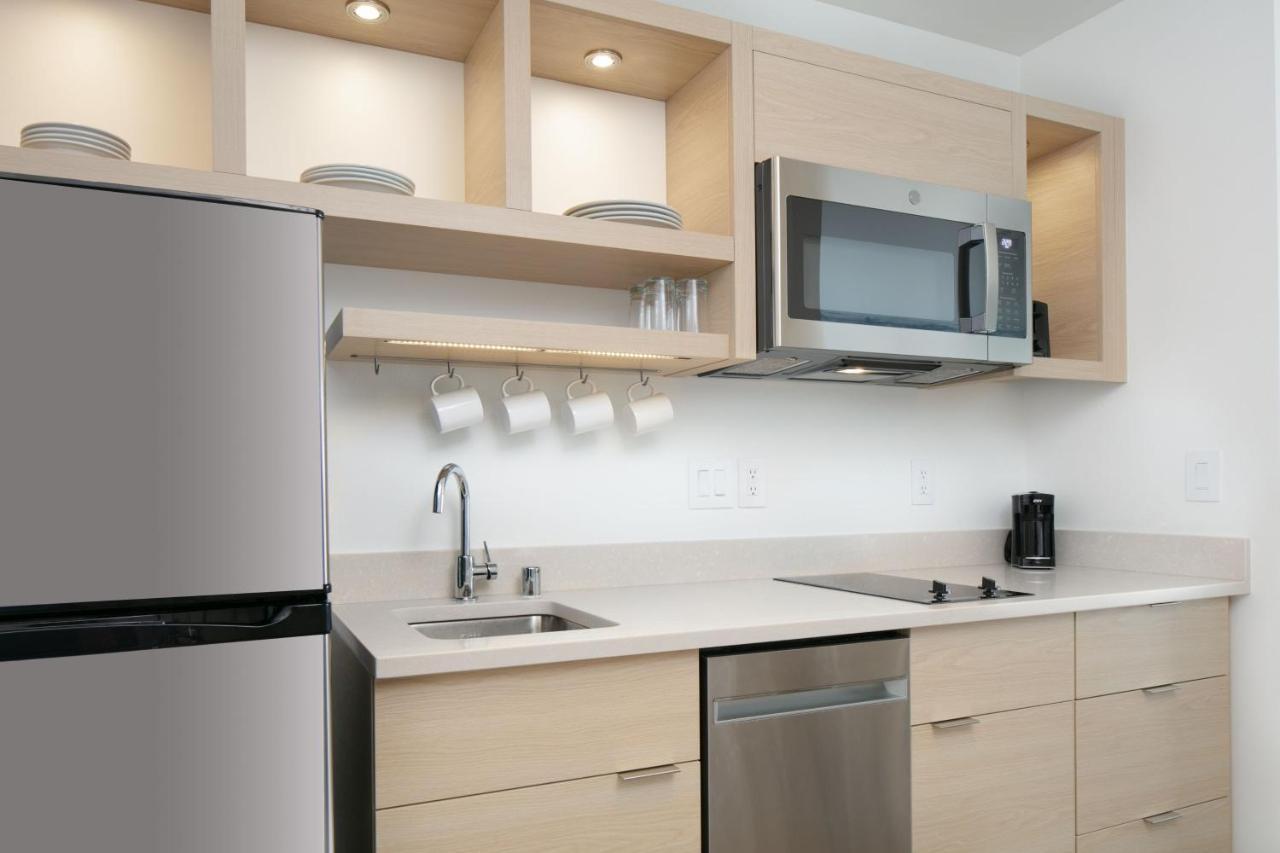 Towneplace Suites By Marriott Oconomowoc Bagian luar foto