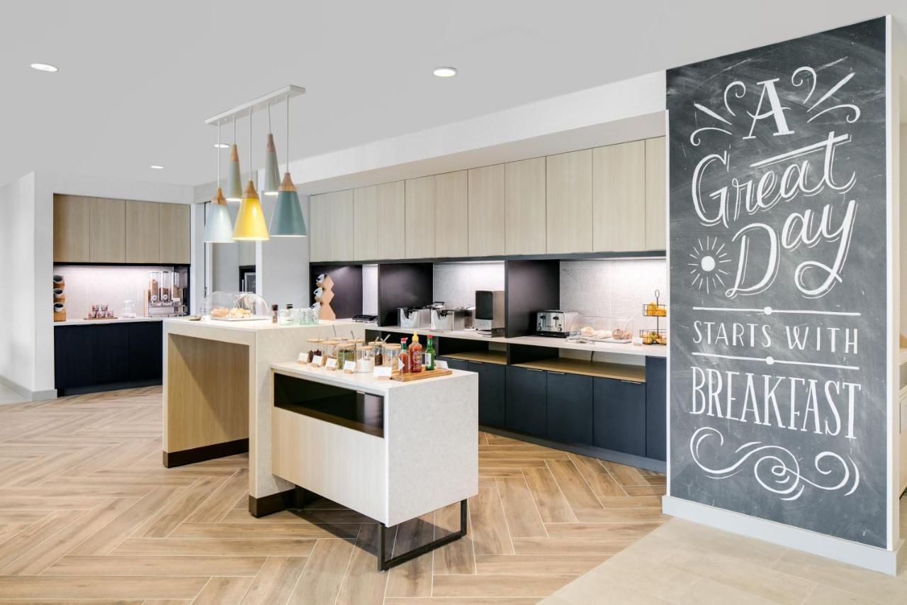 Towneplace Suites By Marriott Oconomowoc Bagian luar foto