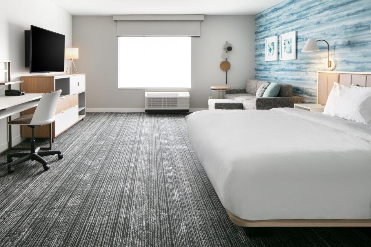 Towneplace Suites By Marriott Oconomowoc Bagian luar foto