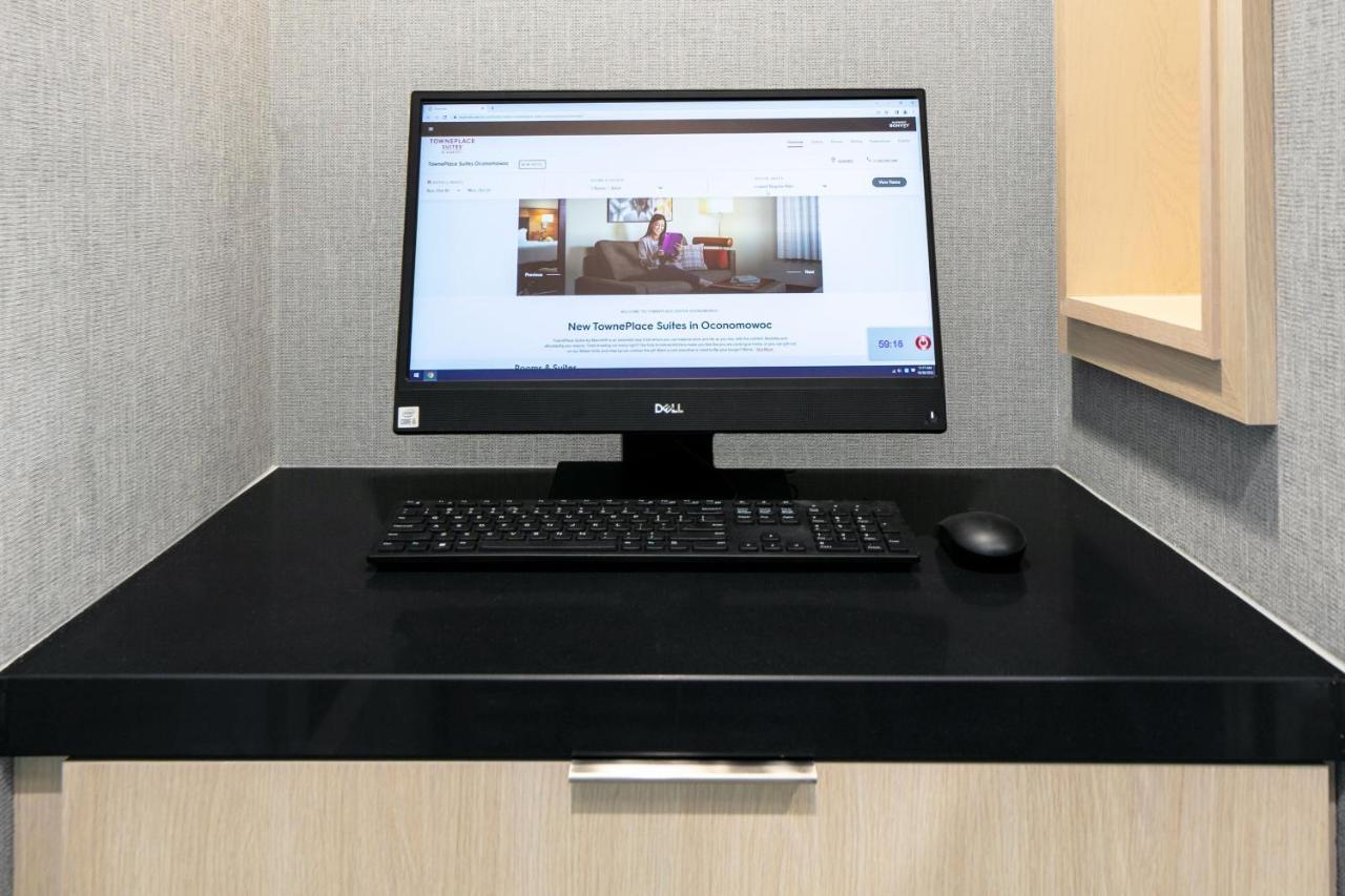 Towneplace Suites By Marriott Oconomowoc Bagian luar foto