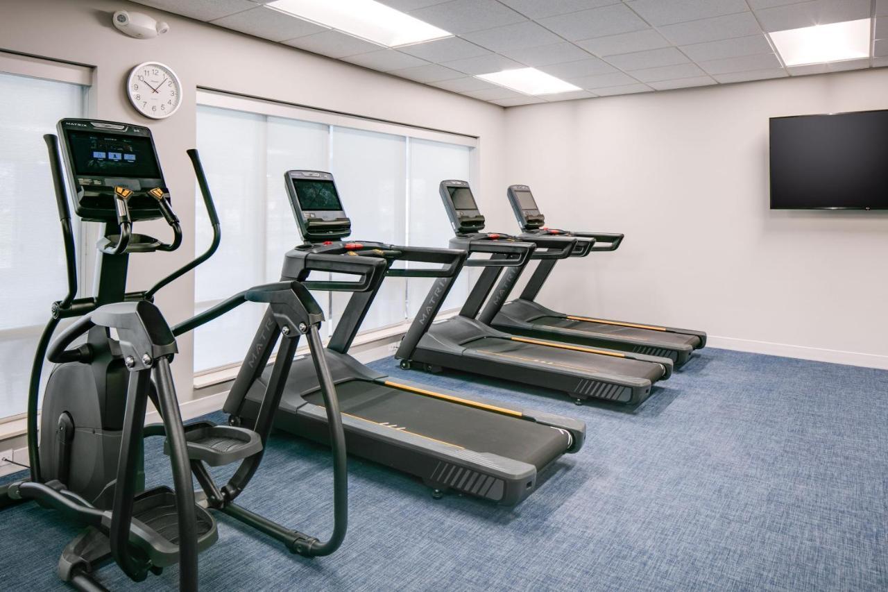 Towneplace Suites By Marriott Oconomowoc Bagian luar foto